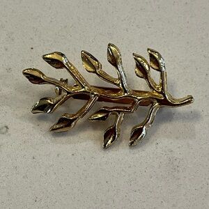 Vintage signed Éditions Atlas Gold tones Leaf Brooch